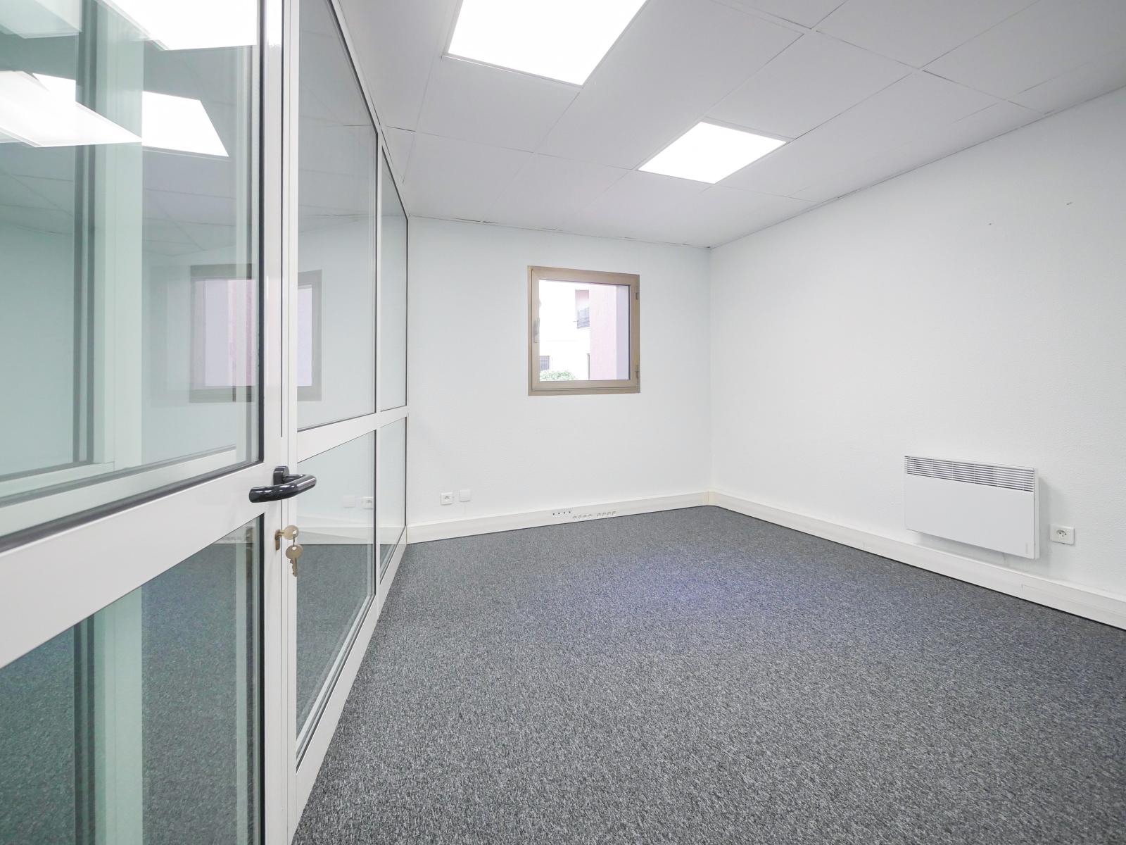 CARRE D'OR - LOCAL A USAGE DE BUREAUX OU COMMERCIAL