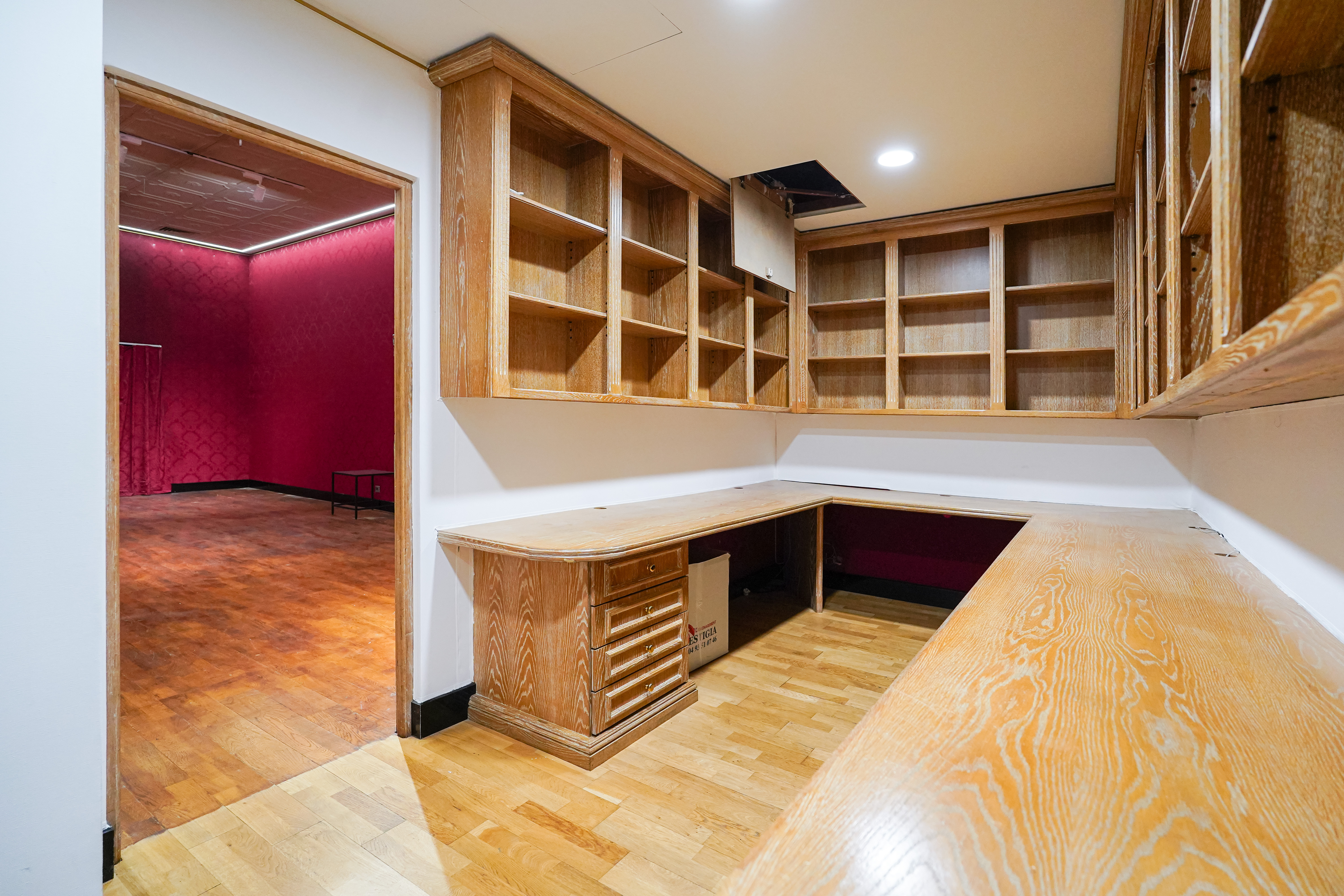 QOw5K_bureau-1727364251.jpg
