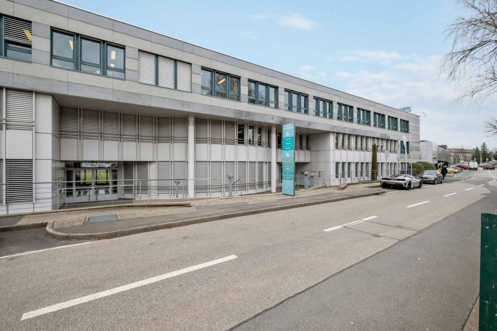 Bureaux 242m2 lumineux à proximité de l'aéroport et de la Place des Nations