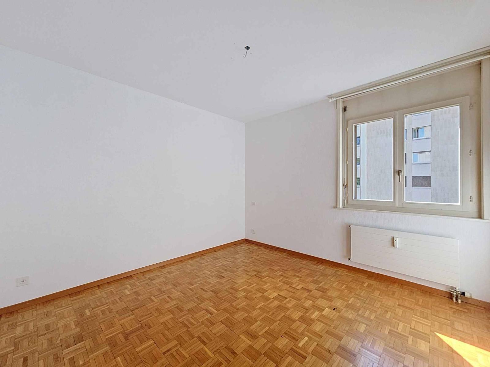 Élégant appartement familial de 4.5 pièces avec cheminée et loggia