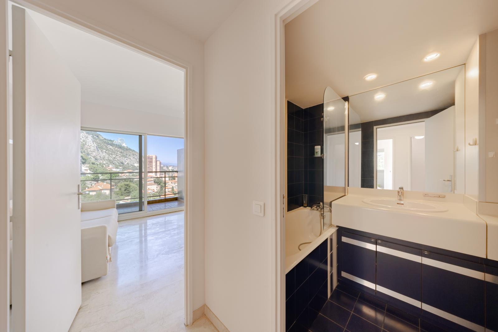 LUMINEUX DEUX PIÈCES EN ANGLE