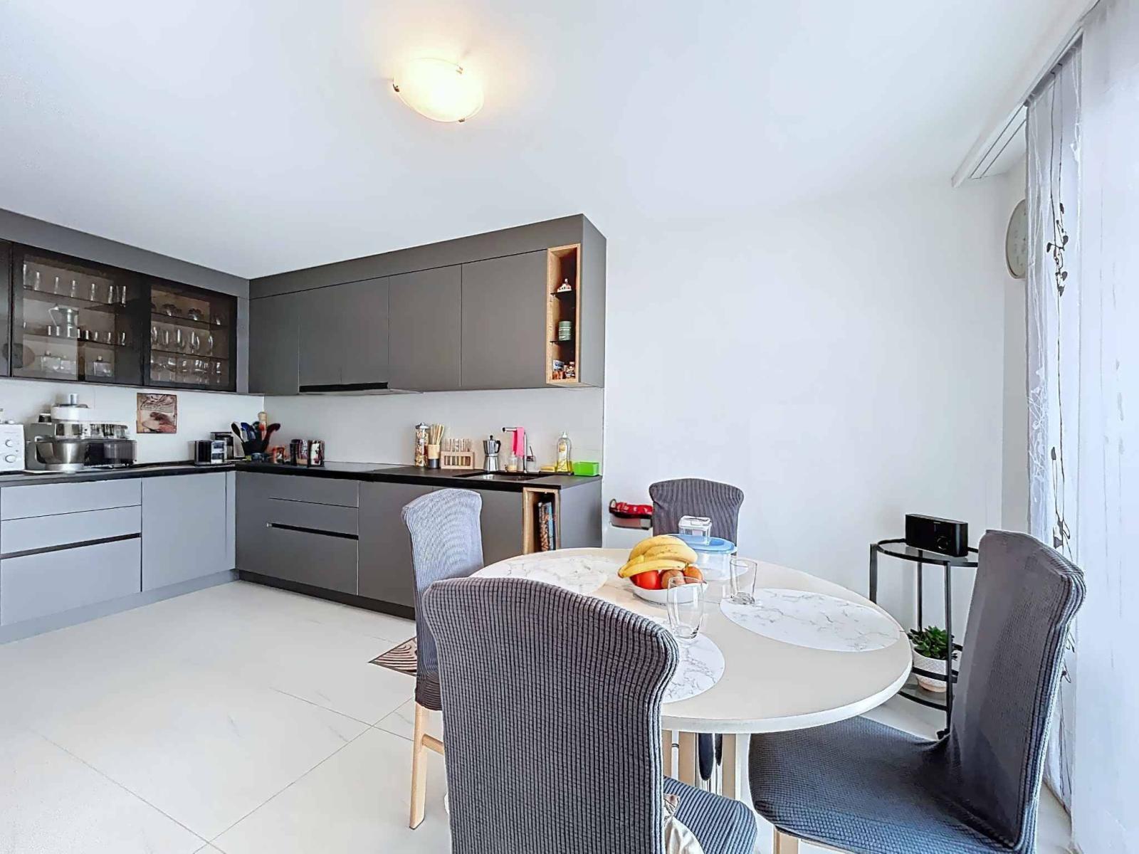 Appartement 4.5 pièces entièrement rénové avec balcon – Centre-ville de Bulle