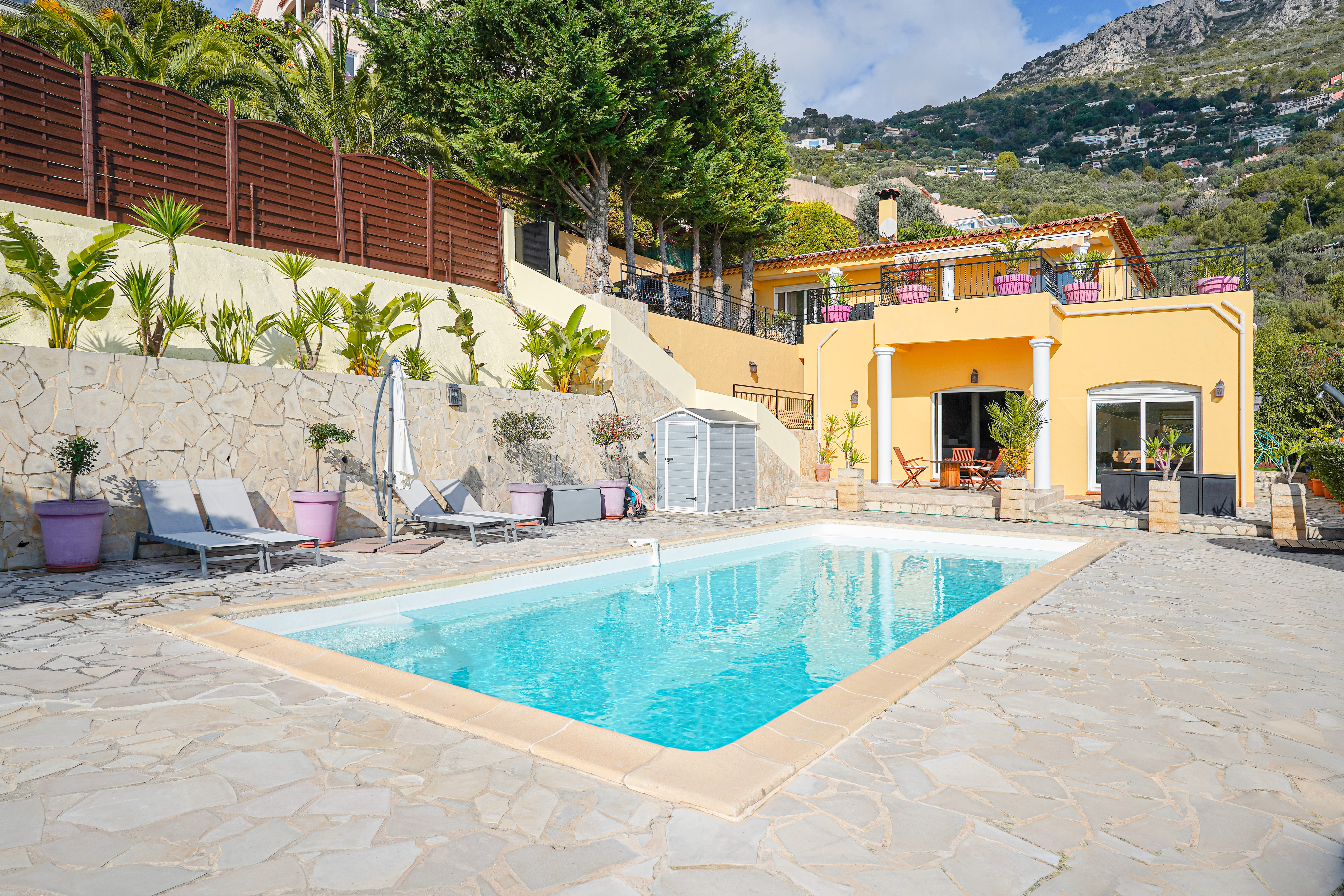 qZd34_vilal-large-saint-laurent-d-eze-valeri-agency-by-jm-barei-1772527994.jpg