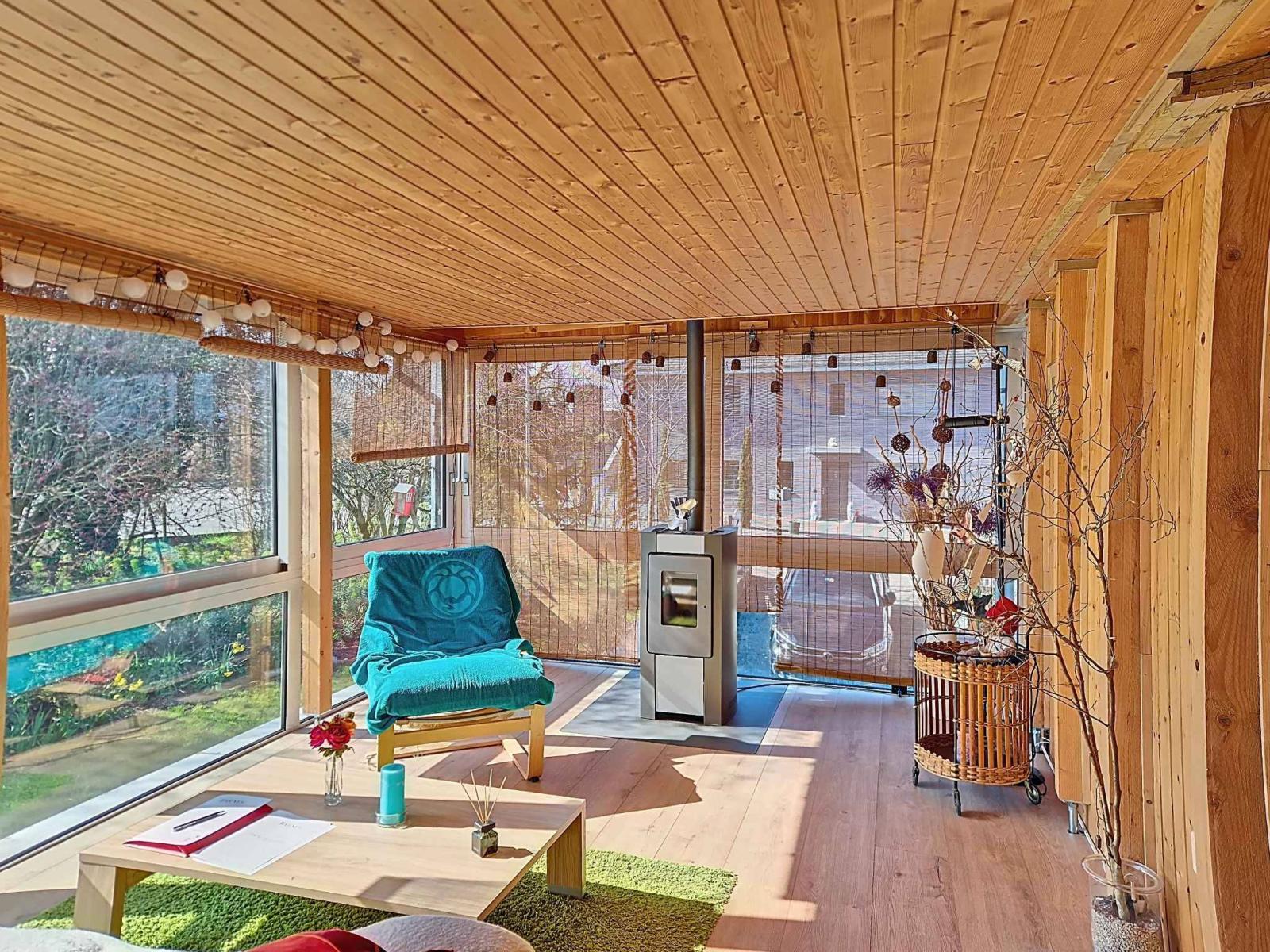 Maison individuelle lumineuse dans un cadre verdoyant