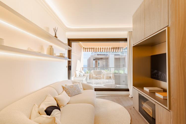 MAGNIFIQUE APPARTEMENT RENOVE AVEC VUE MER