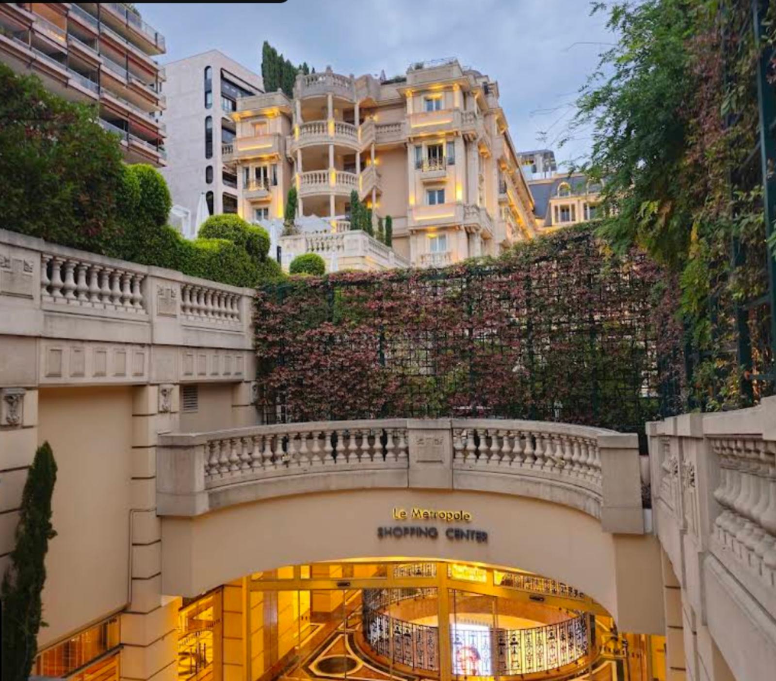 Résidence du Métropole – Élégant appartement de prestige de 4 chambres au cœur du Carré d’Or