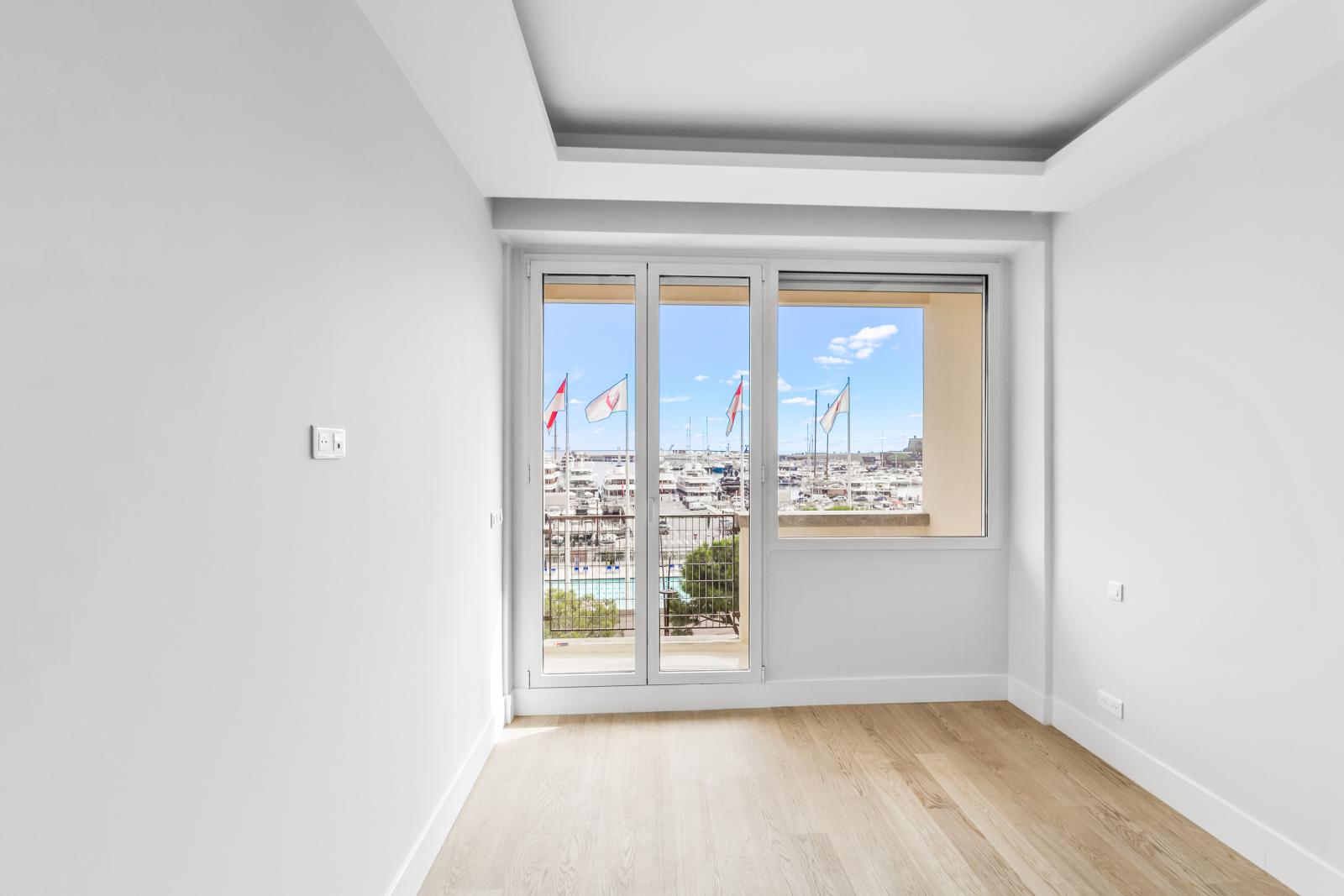 Spacieux 2-Pièces en première ligne du Port Hercule