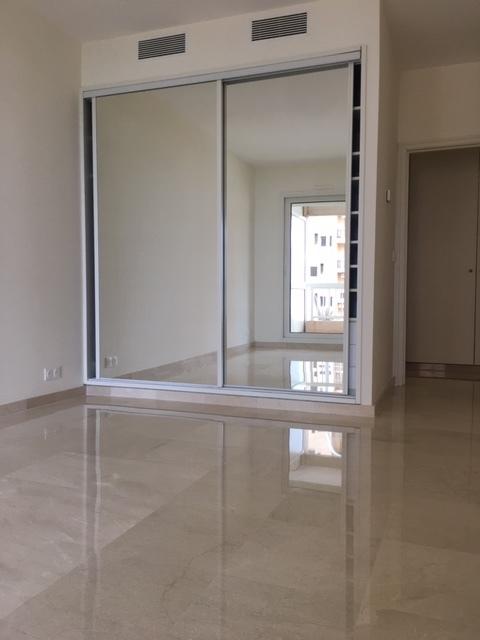 SPACIEUX DEUX PIECES