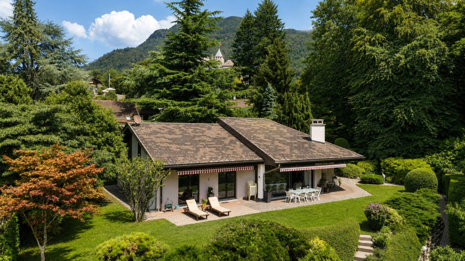 Villa exceptionnelle avec vue sur le lac et les Alpes dans un cadre préservé