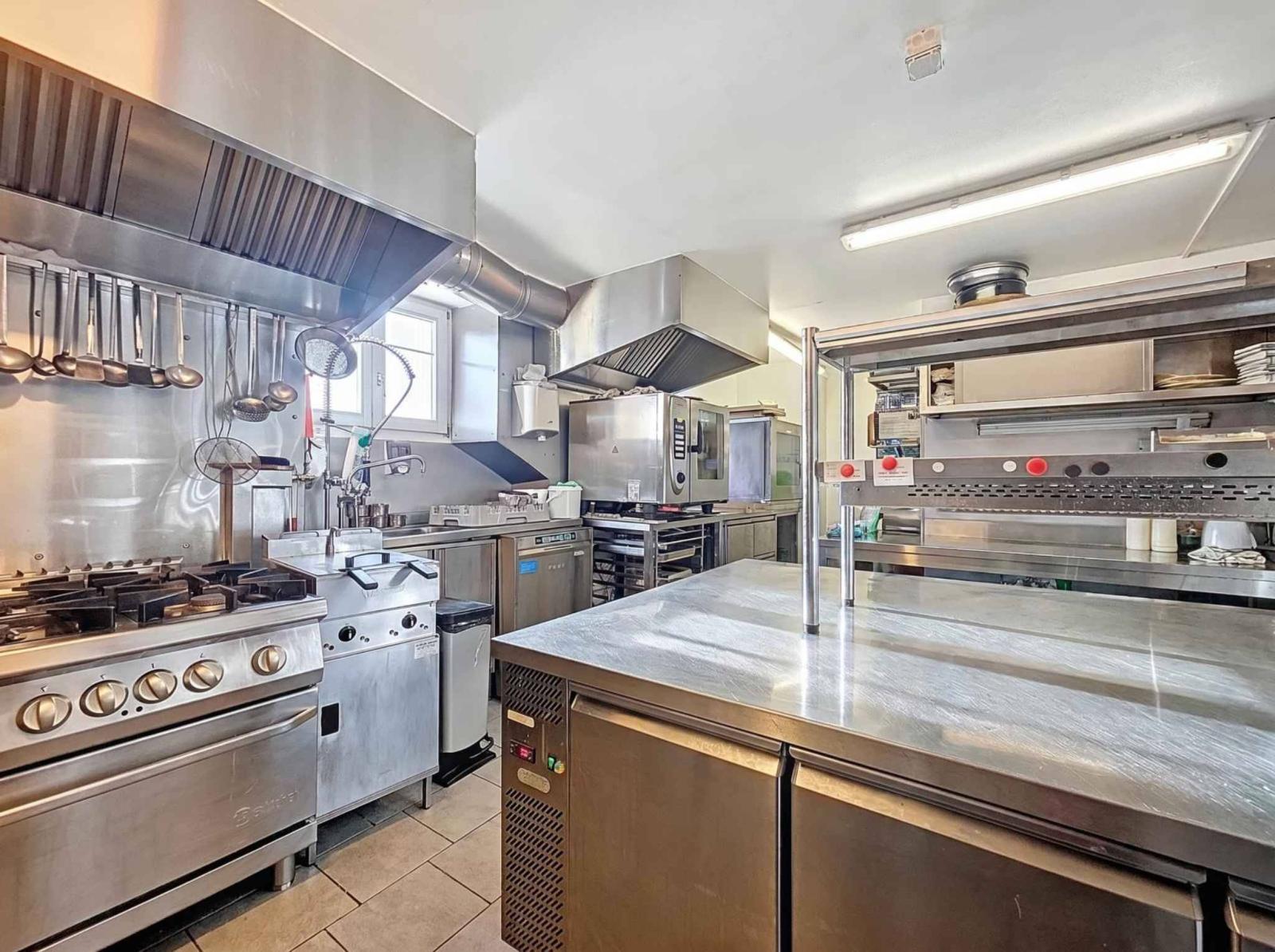 Immeuble d’habitation avec café-restaurant au coeur de la Broye