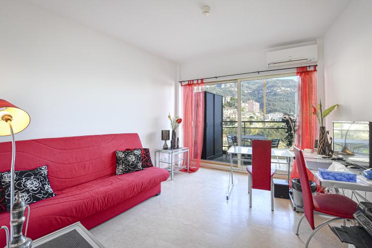 Joli studio  en étage élevé avec belle vue ! (SOUS OFFRE)