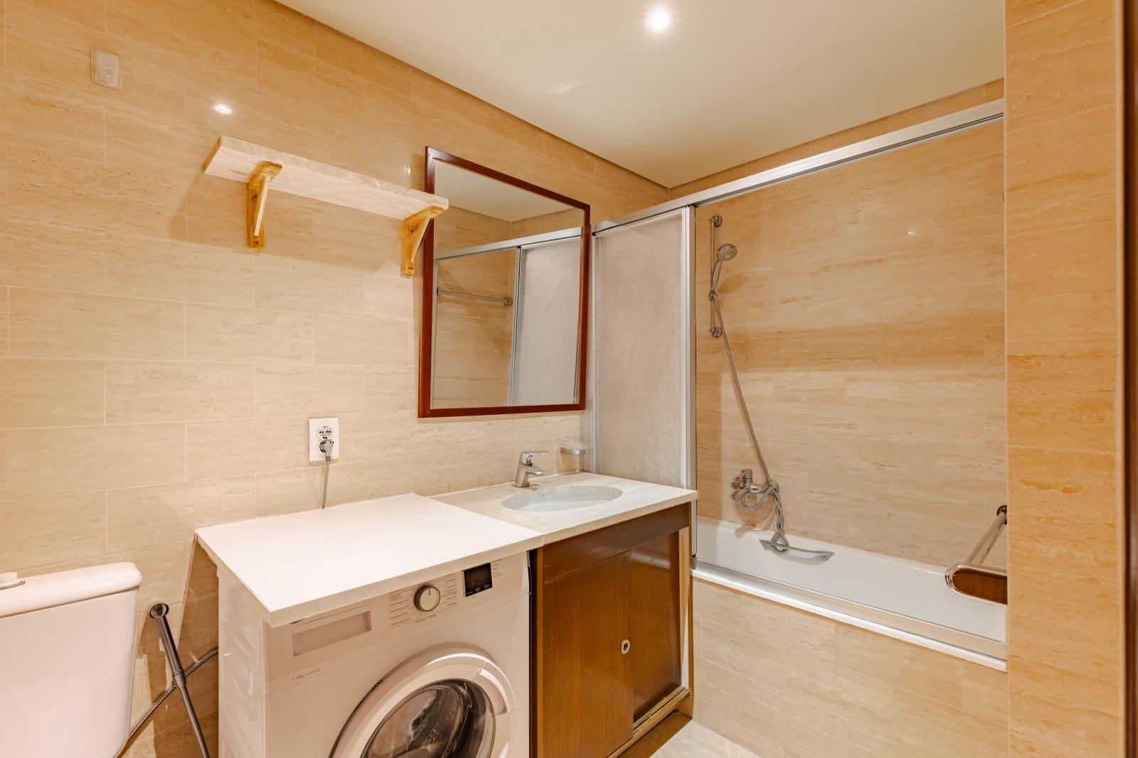 STUDIO MEUBLÉ AVEC JARDIN