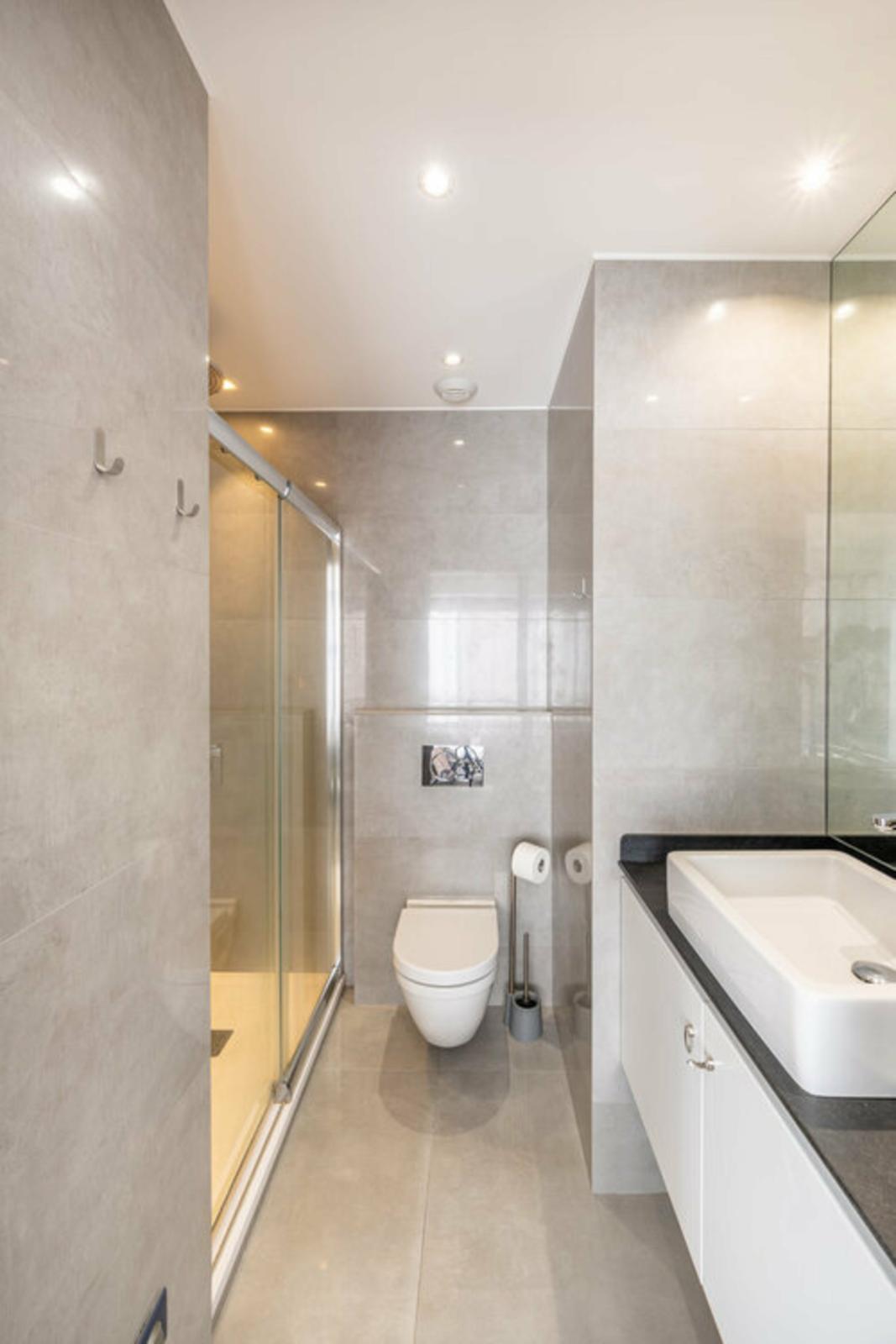 Appartement rénové dans un immeuble moderne au cœur de la Condamine.