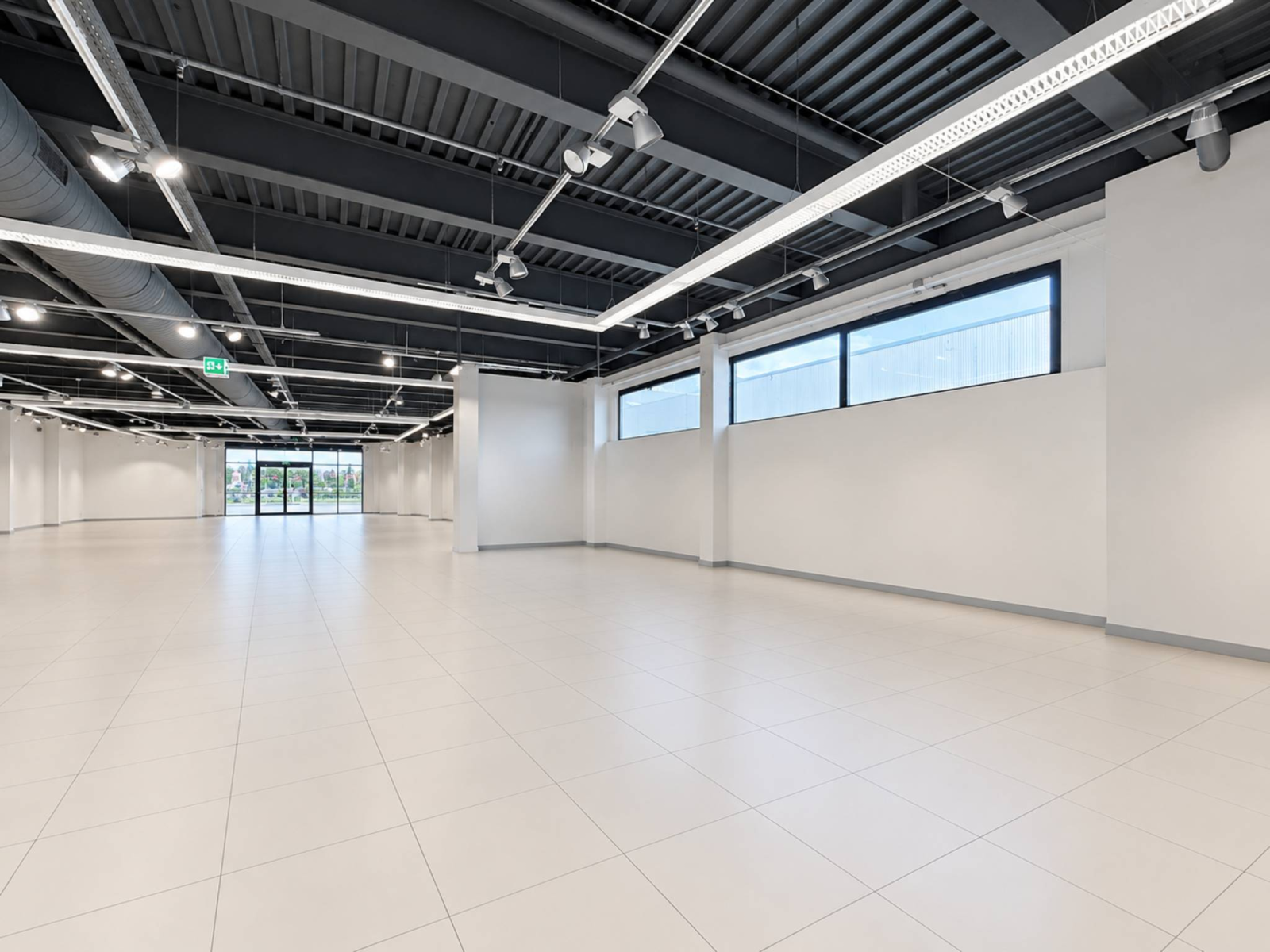 LOCAL COMMERCIAL — 946 M² - EXCELLENTE VISIBILITE