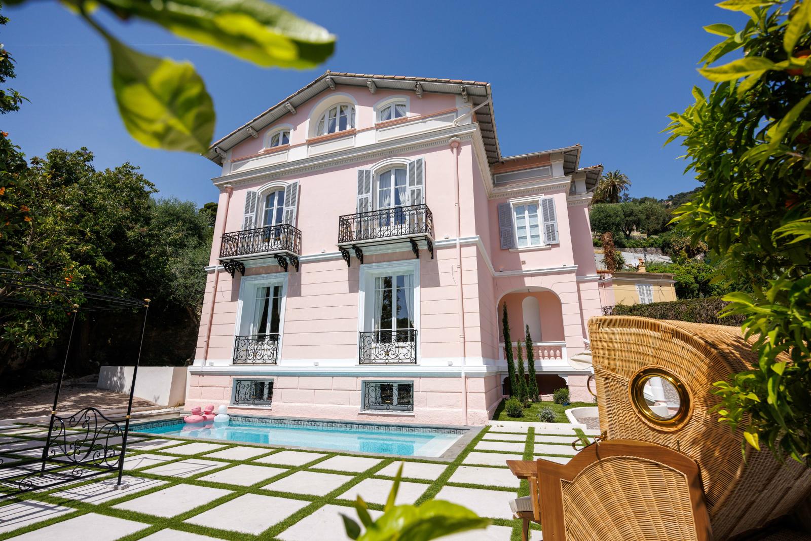 Beaulieu-sur-Mer | Villa de Prestige Face à la Mer avec Piscine