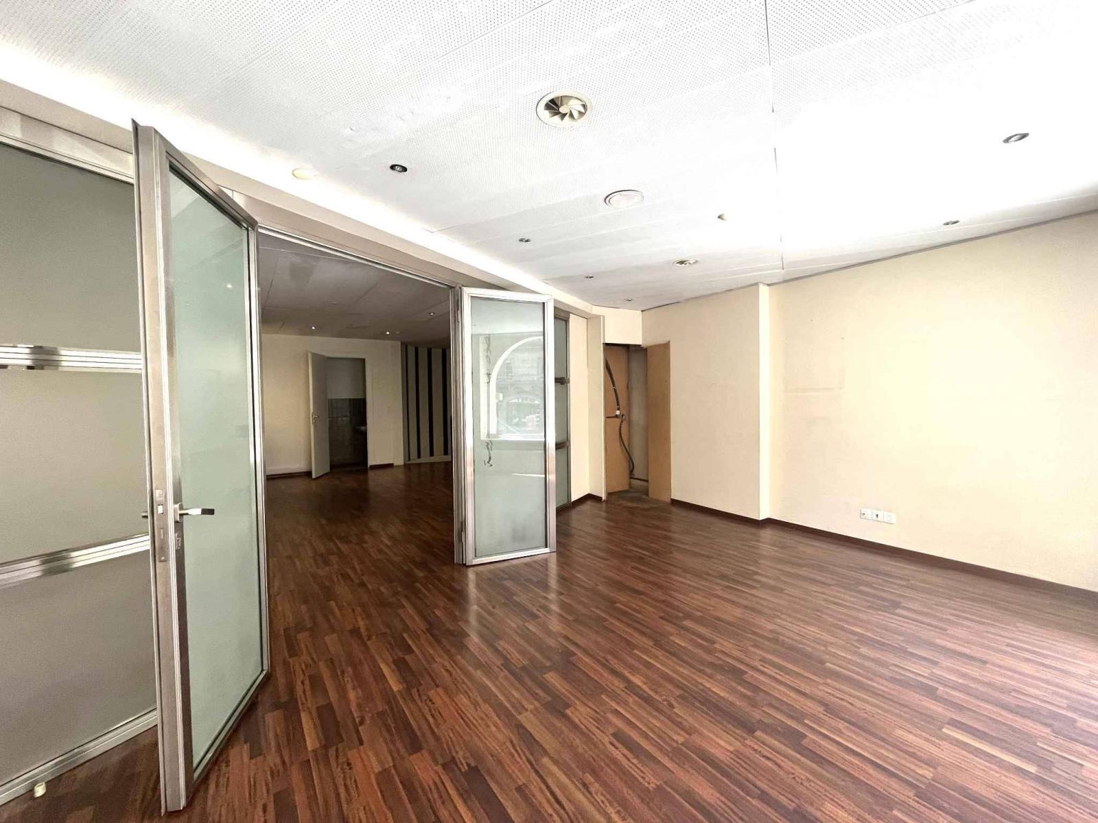 Arcade - Visibilité optimale- proche gare Cornavin