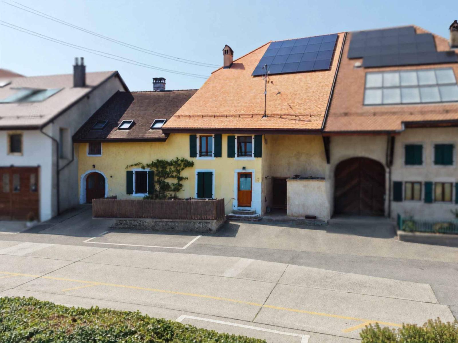 Maison villageoise avec deux appartements au coeur de Rances