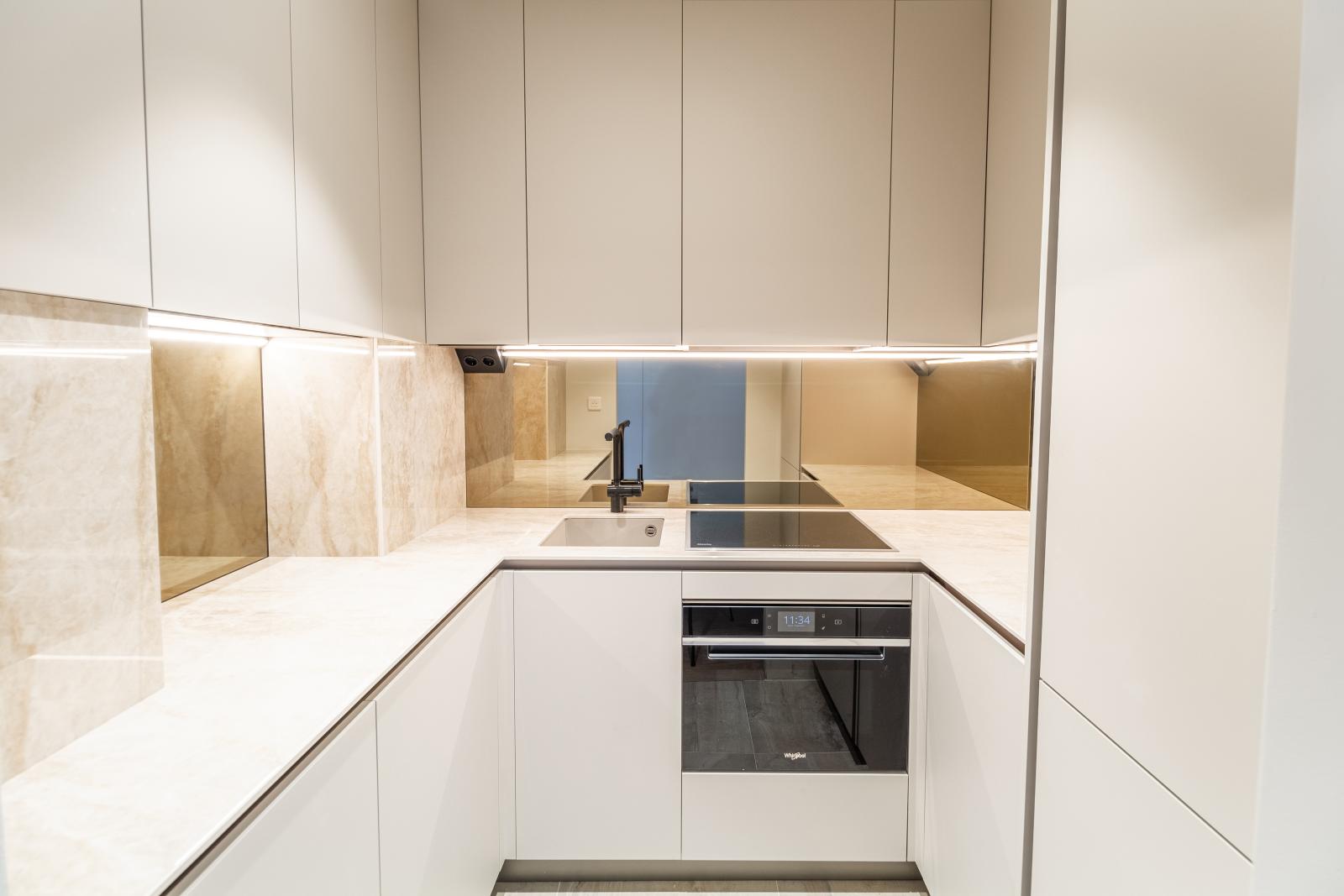 Spacieux 2-Pièces en première ligne du Port Hercule