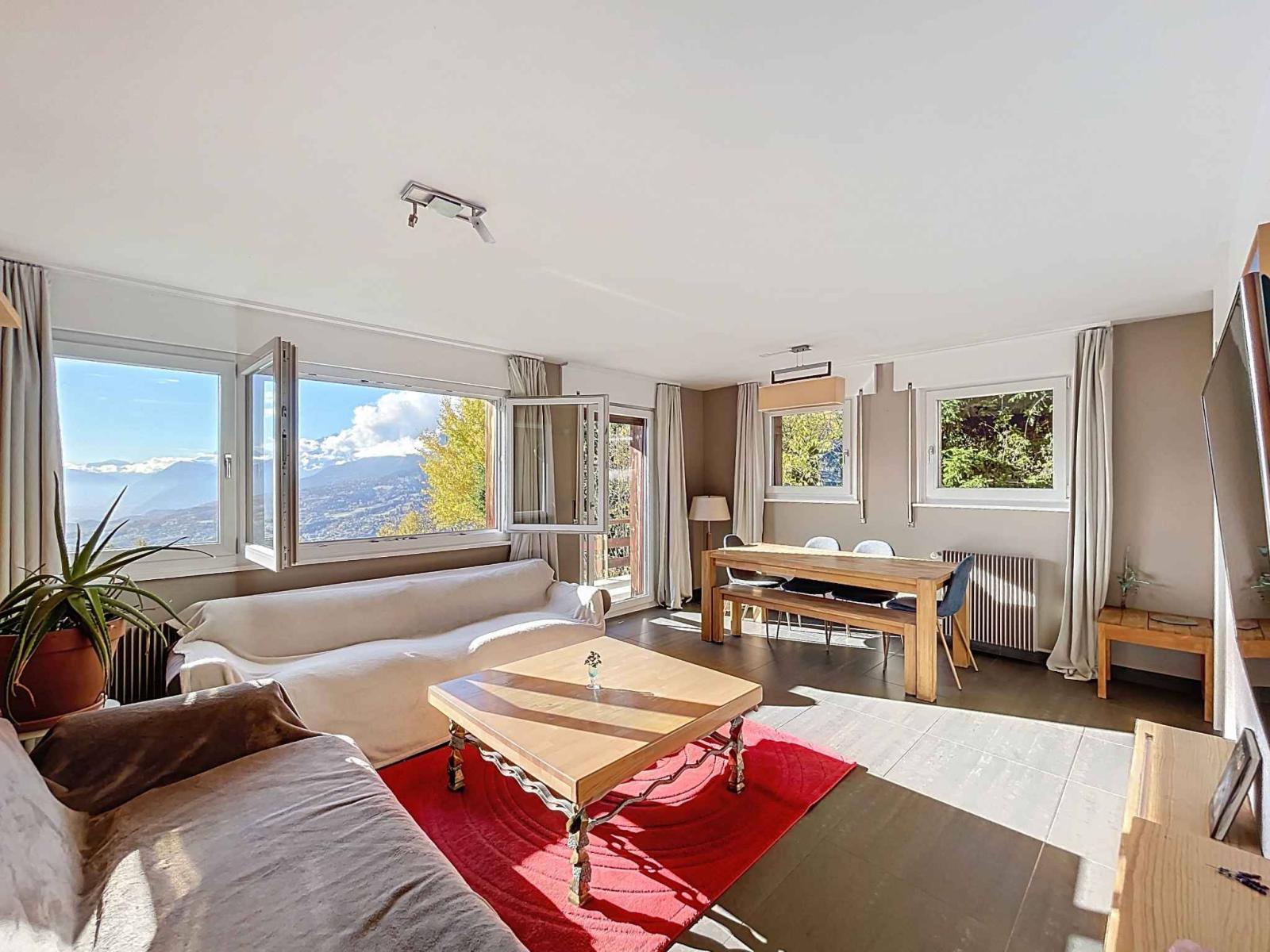 TRÈS BEL APPARTEMENT DE 3.5 PIÈCES AVEC VUE PANORAMIQUE EXCEPTIONNELLE