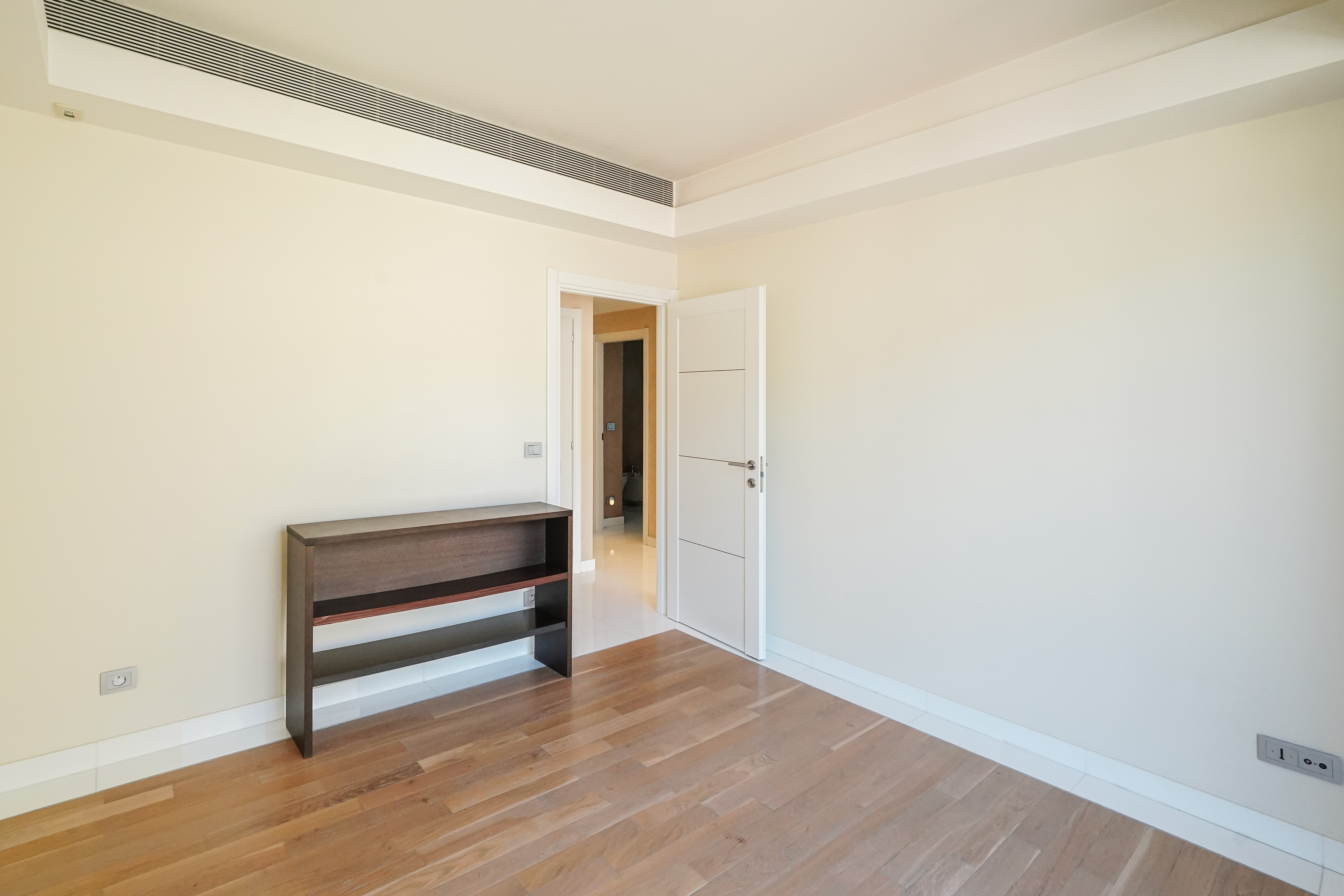 suDme_chambre-1-villa-les-pins-barnes-monaco-1773680592.jpg