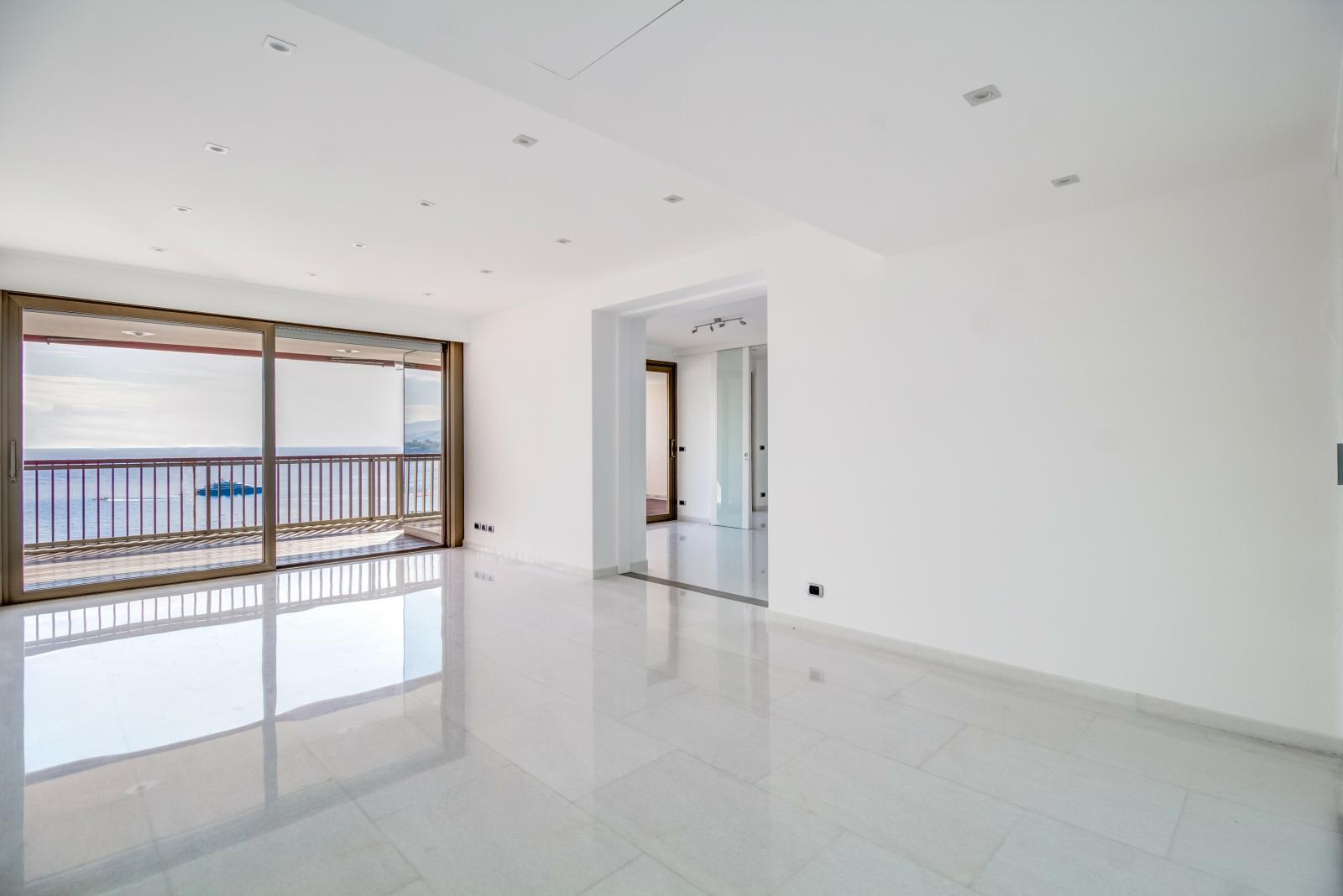 MIRABEAU : Rare appartement de 3 chambres à coucher et belle vue mer