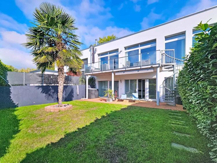 Maison contiguë de 5.5 pièces avec jardin et vignes