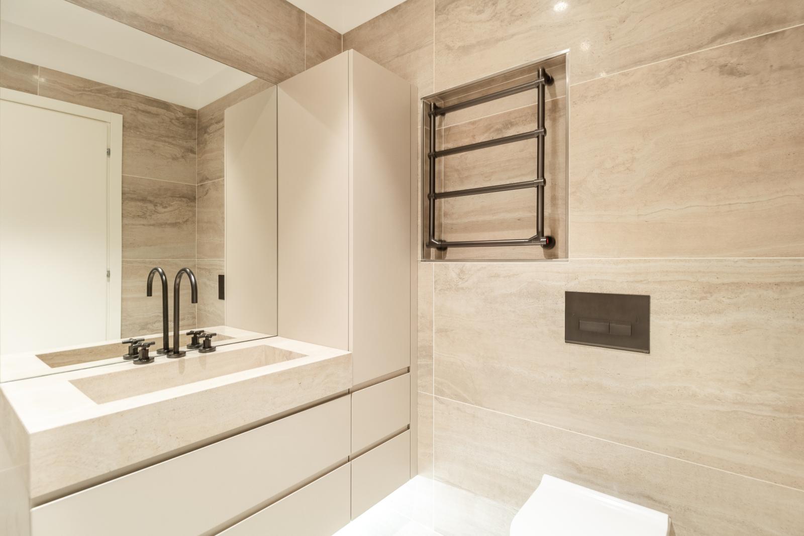 Spacieux 2-Pièces en première ligne du Port Hercule