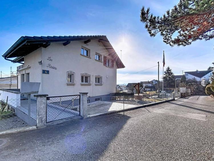 Freistehende Villa mit 5,5 Zimmern und großer Terrasse mit freiem Blic