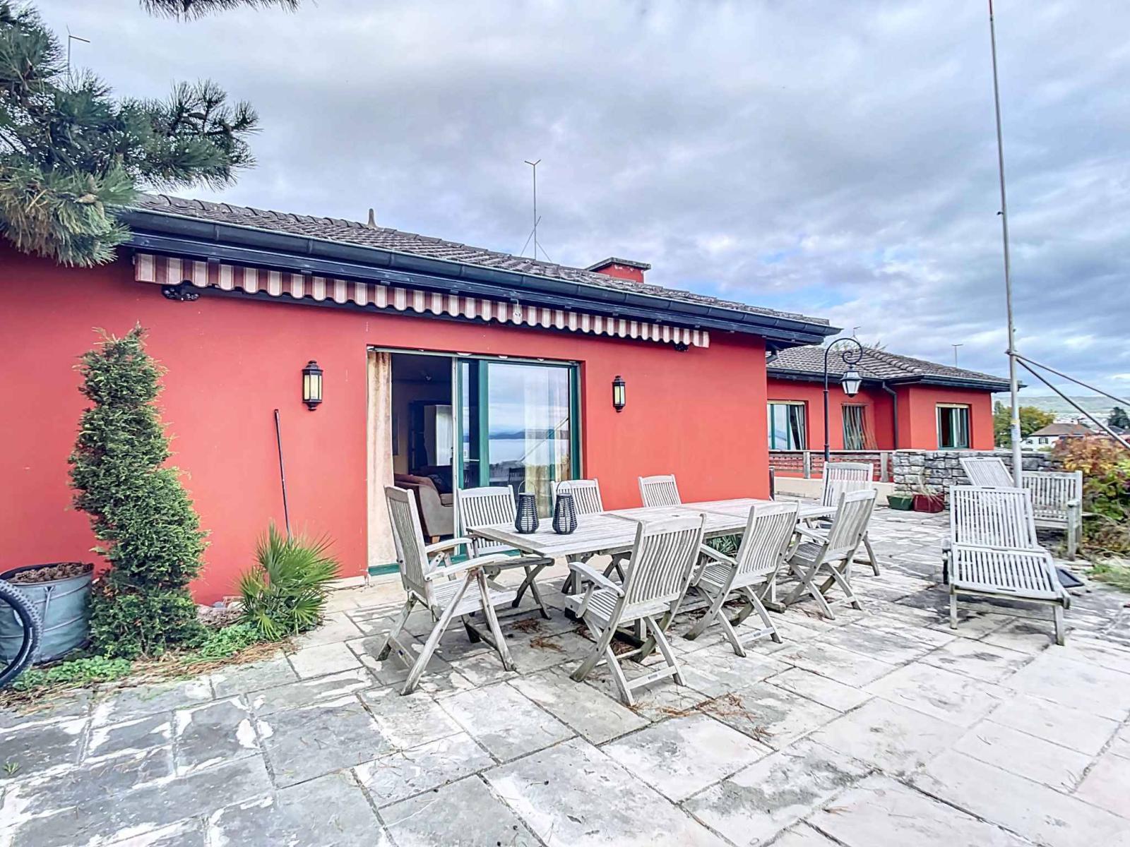 Charmante maison avec vue imprenable et piscine intérieure