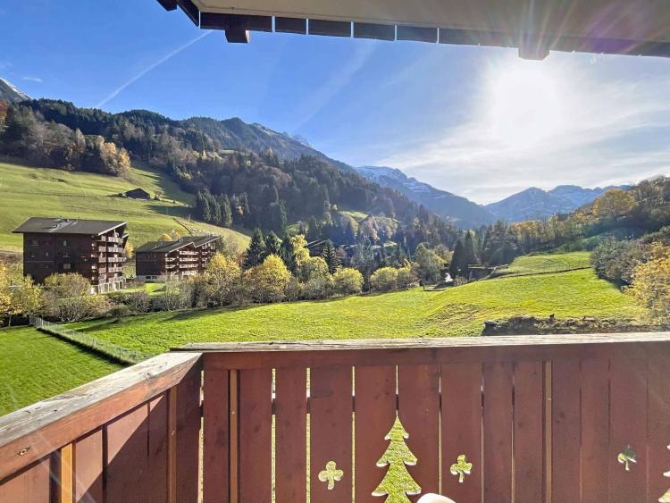 Appartement lumineux de 2.5 pièces avec balcon