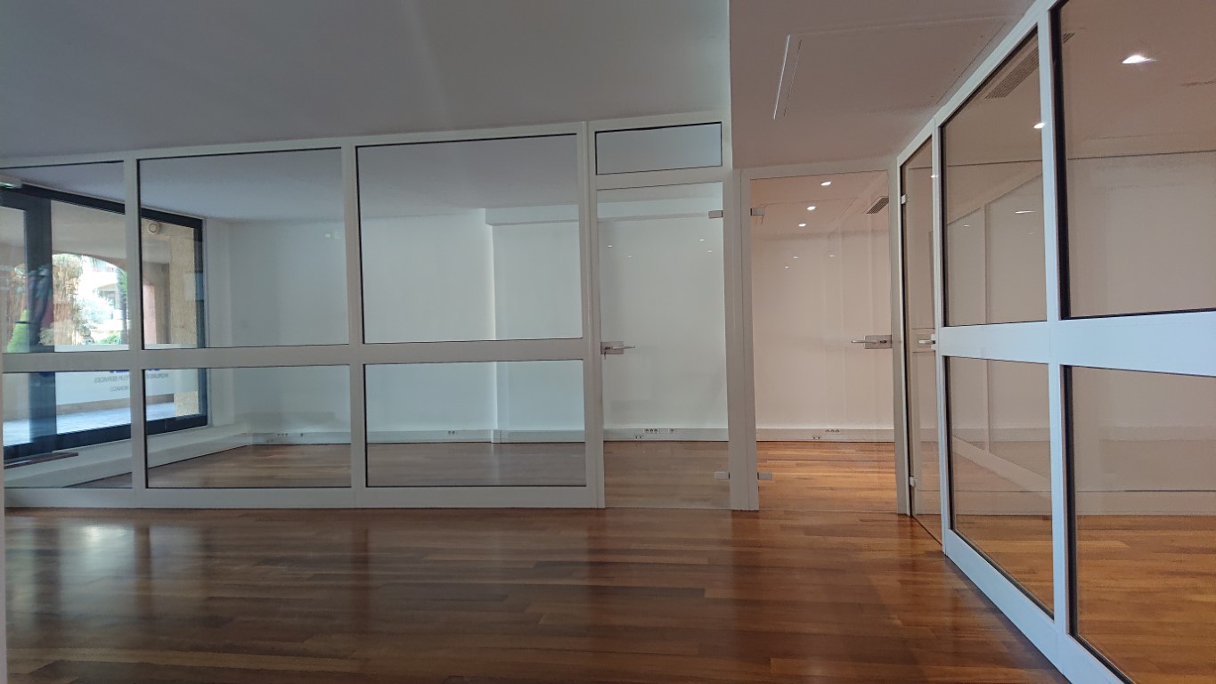 trAK1_entree-acces-3-bureaux-cloisonnes-moyen--1688631816.jpg