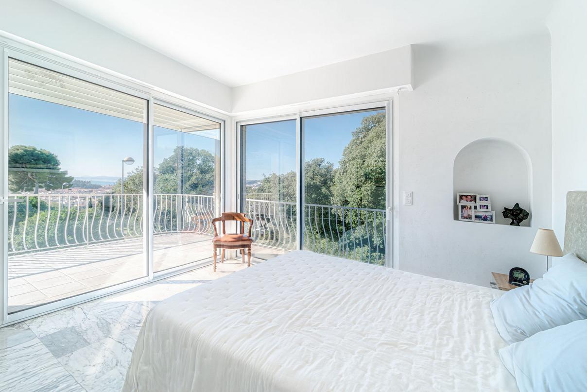 VILLA  PARK   NICE MONT BORON