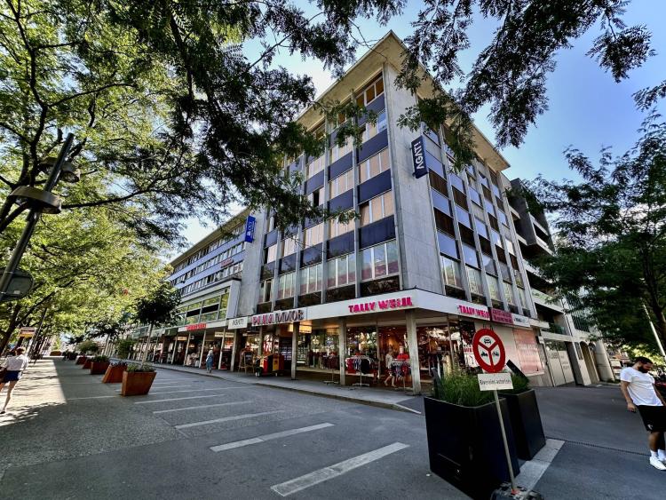 Dépôt, stockage de 1000 m2 div. dès 500 m2 à louer à l'hypercentre de Sion