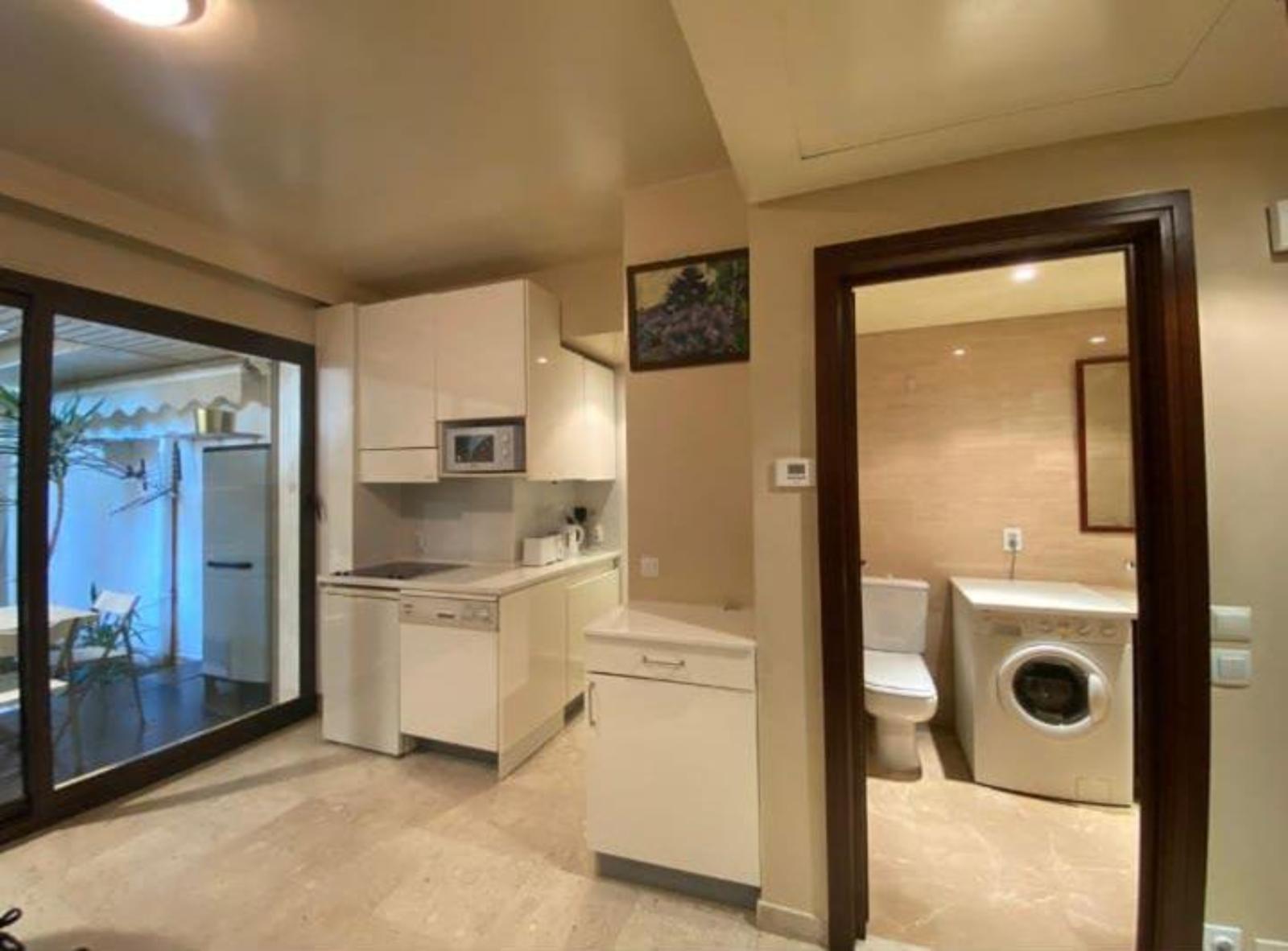 JARDIN EXOTIQUE : studio en location avec jardin privatif