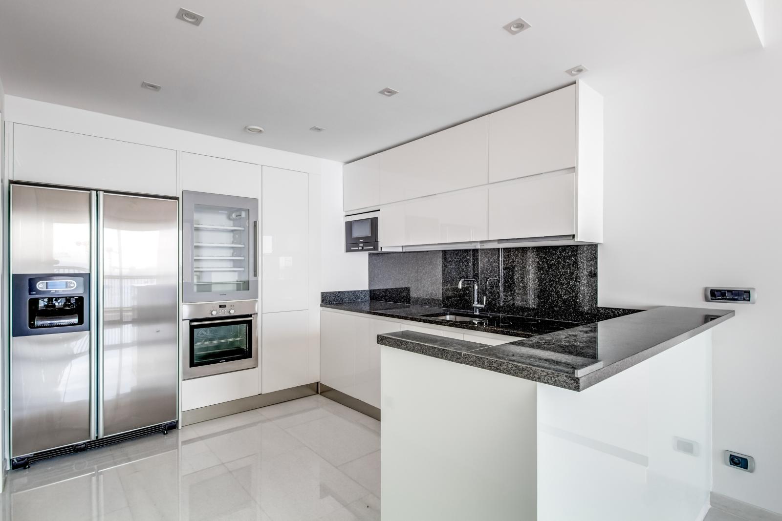 MIRABEAU : Rare appartement de 3 chambres à coucher et  belle vue panoramique