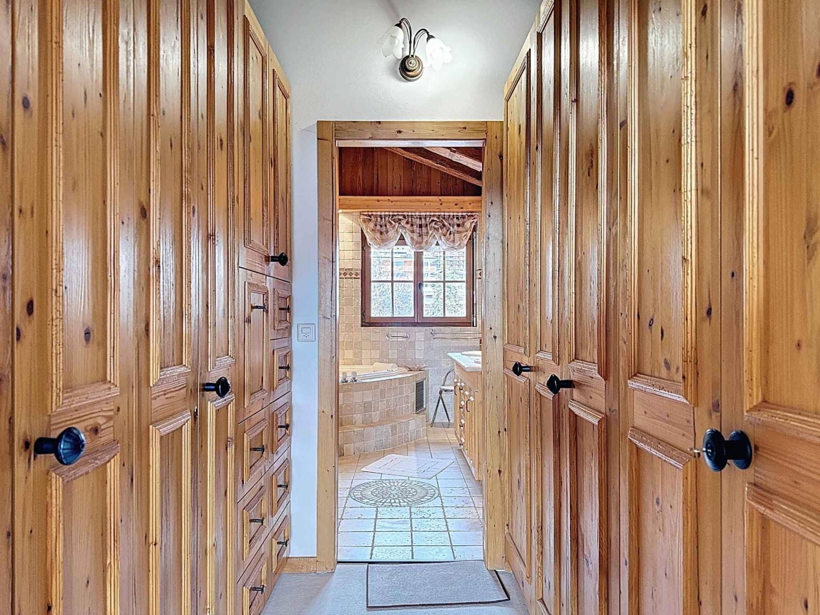 MAGNIFIQUE DUPLEX/ATTIQUE DE 6.5 PIÈCES AU CENTRE AVEC TRÈS BELLE VUE