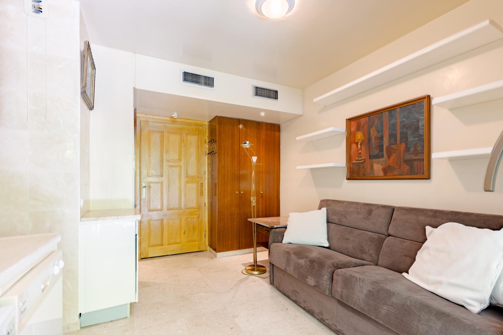 STUDIO MEUBLÉ AVEC JARDIN