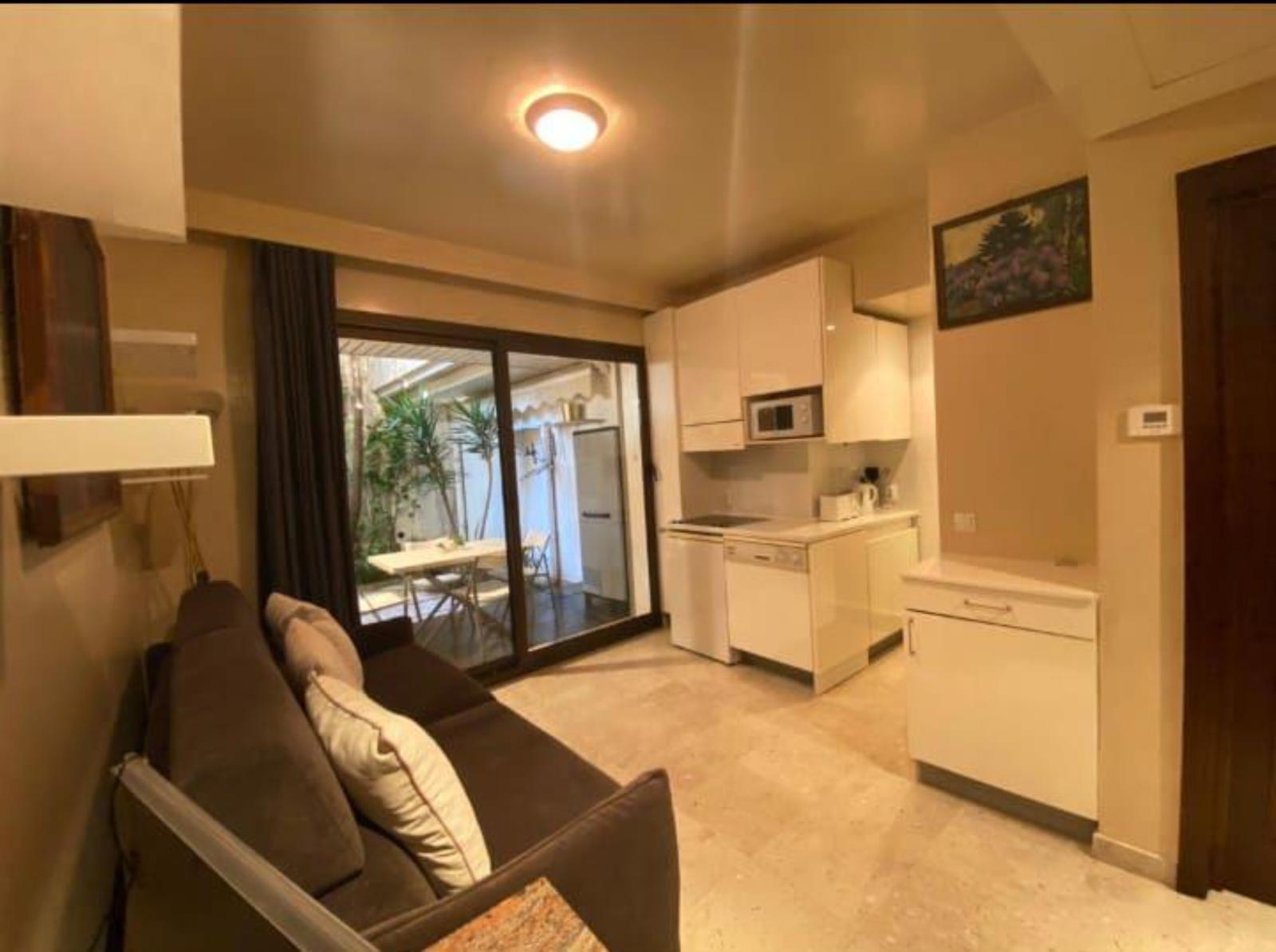 JARDIN EXOTIQUE : studio en location avec jardin privatif