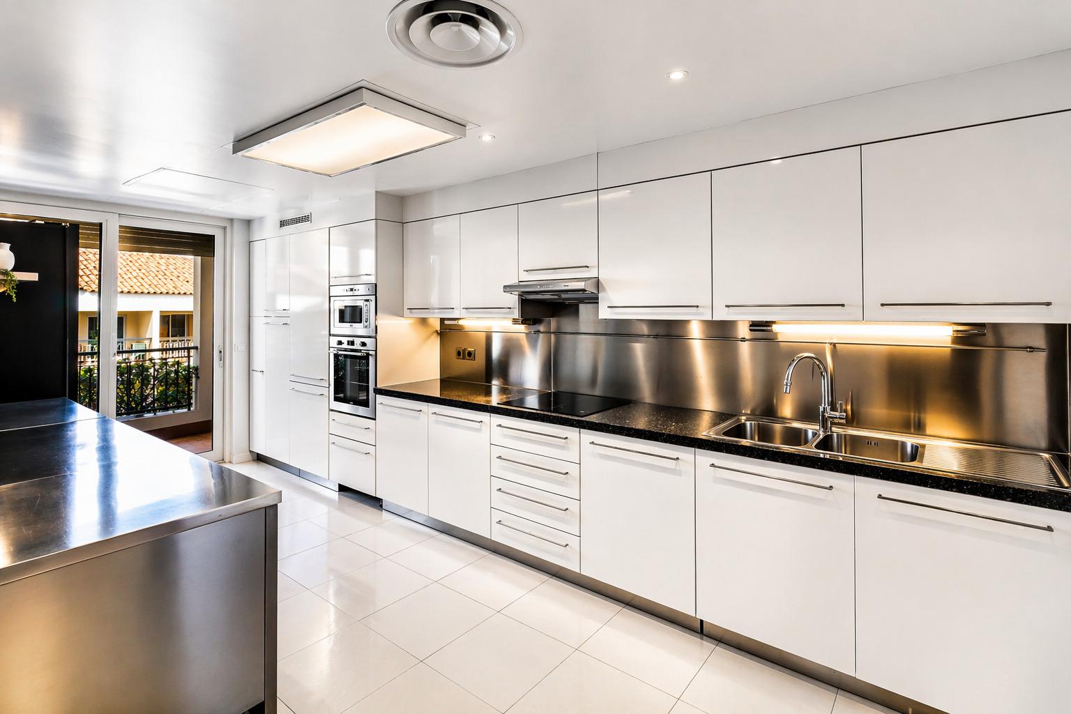 Fontvieille: Appartement d’exception avec terrasse et piscine privative face à la mer