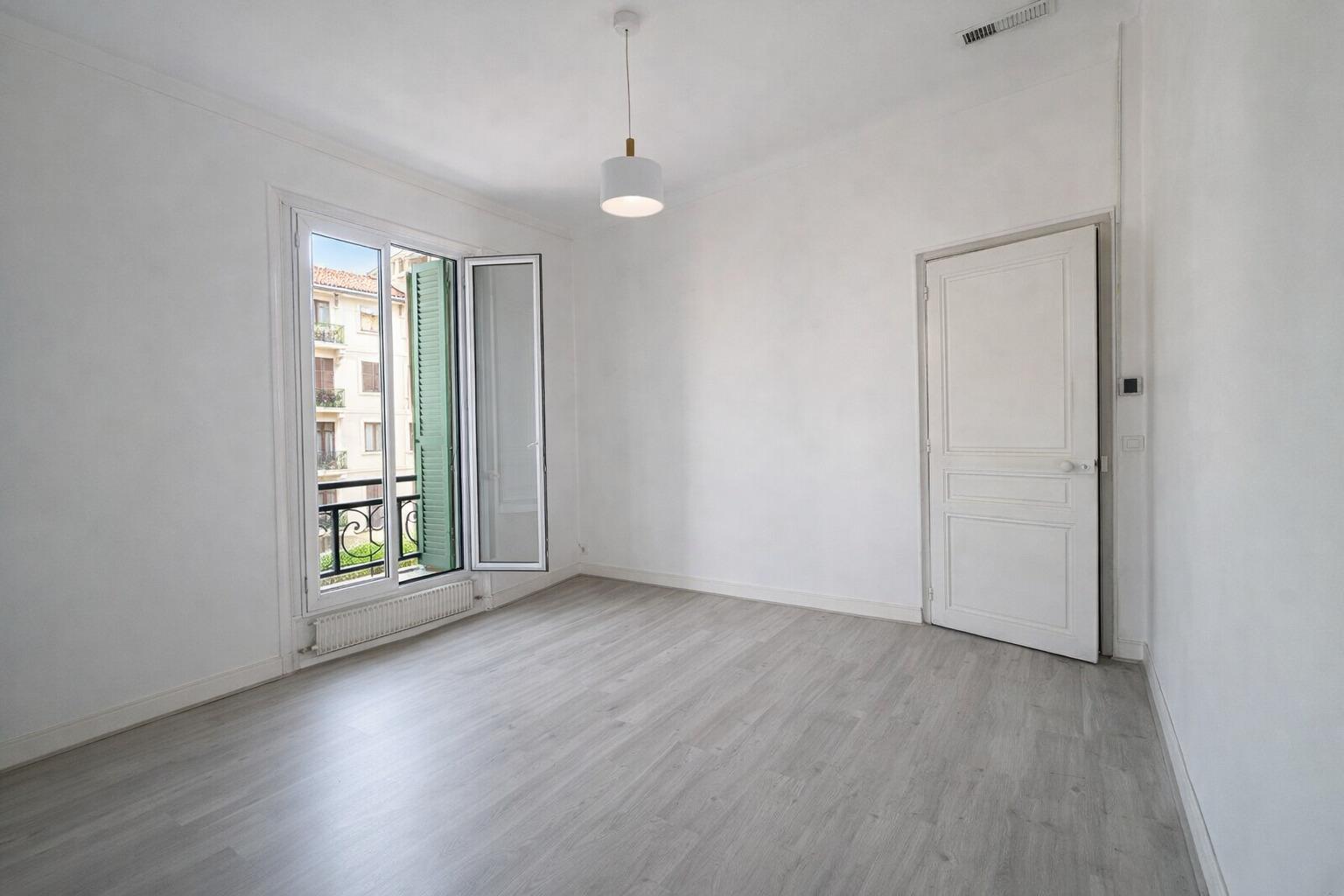Grand appartement 5 pièces – Menton