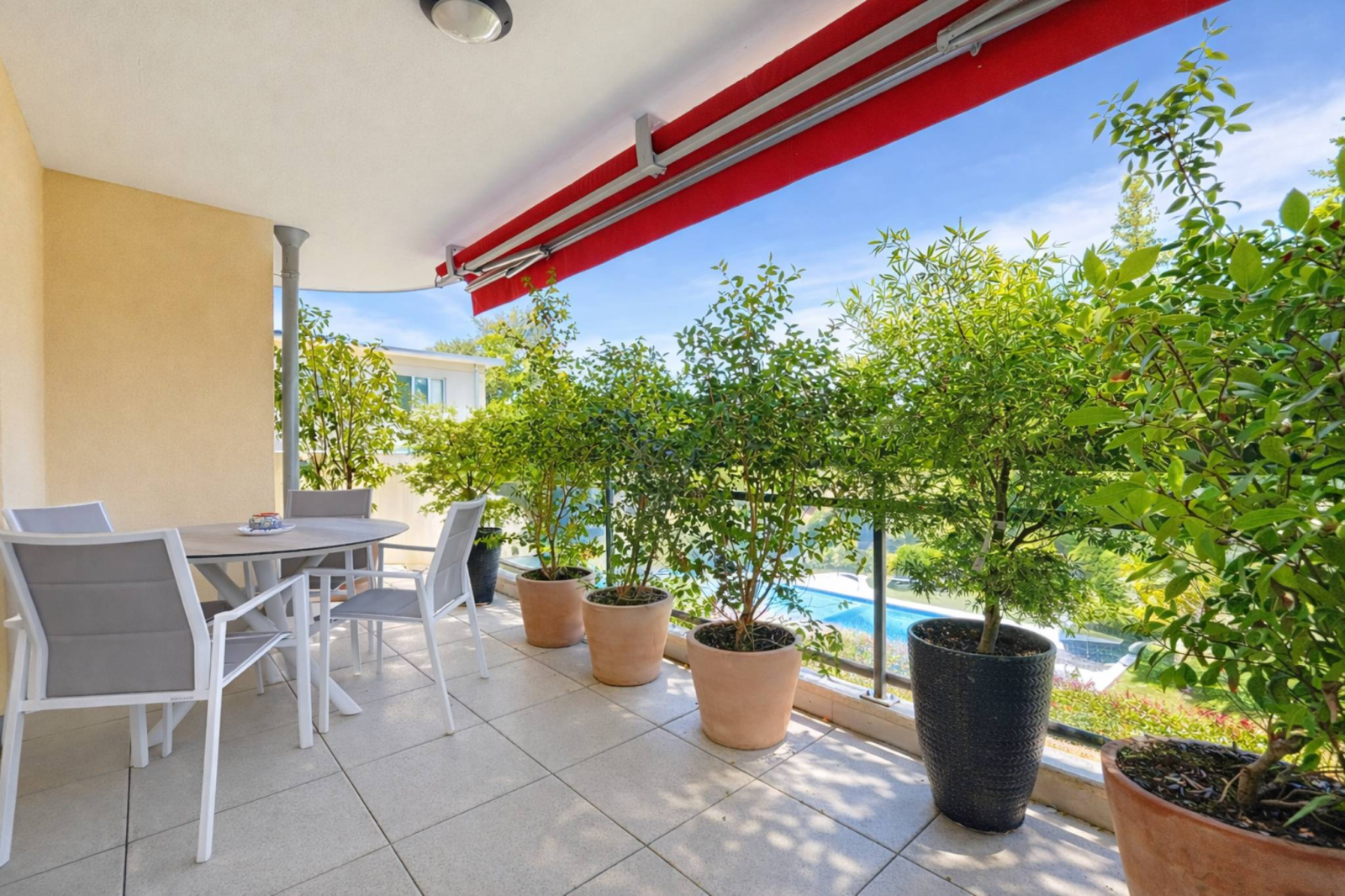 Appartement de standing de 4.5 pièces au cadre sécurisé et verdoyant