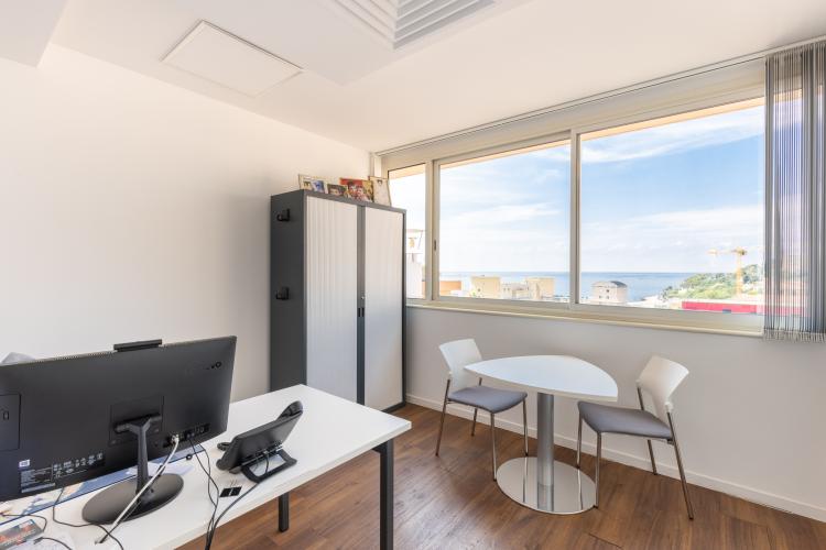 MAGNIFIQUE BUREAUX EN DUPLEX AVEC VUE MER