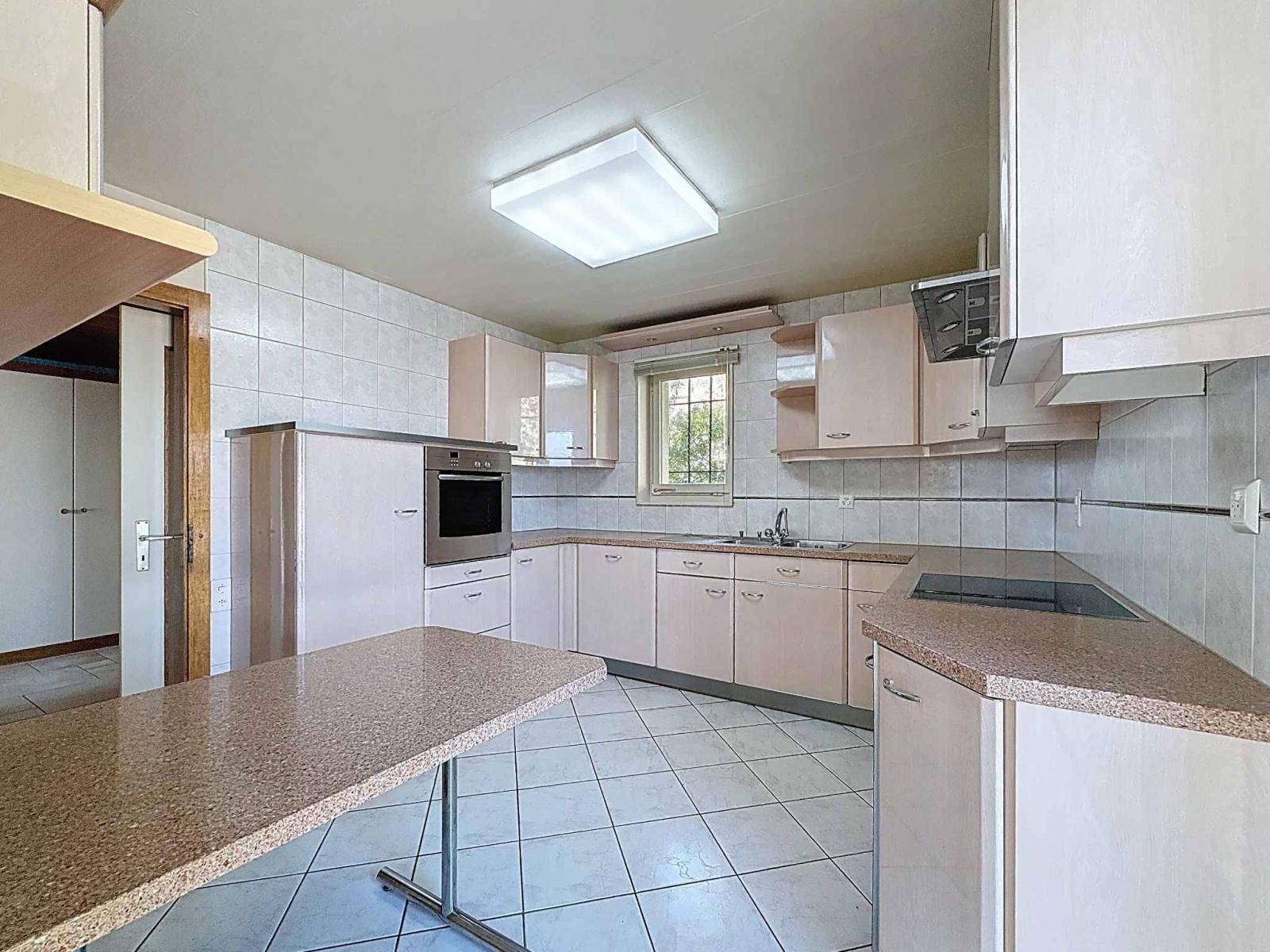 Élégante maison individuelle de 6,5 pièces avec terrasse et vue imprenable