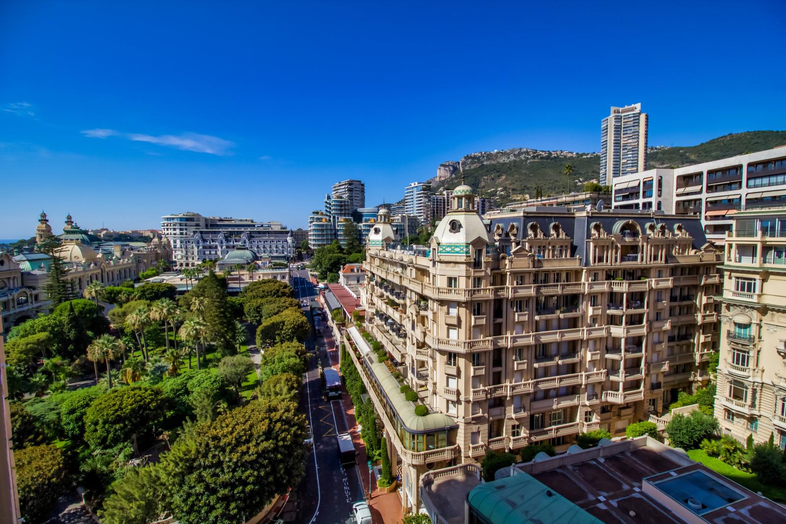 MIRABEAU : Rare appartement de 3 chambres à coucher et belle vue mer