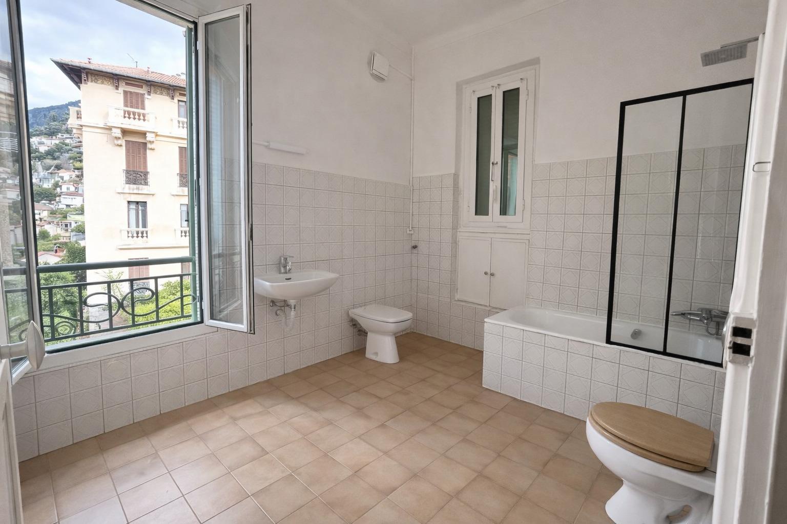 Grand appartement 5 pièces  – Menton
