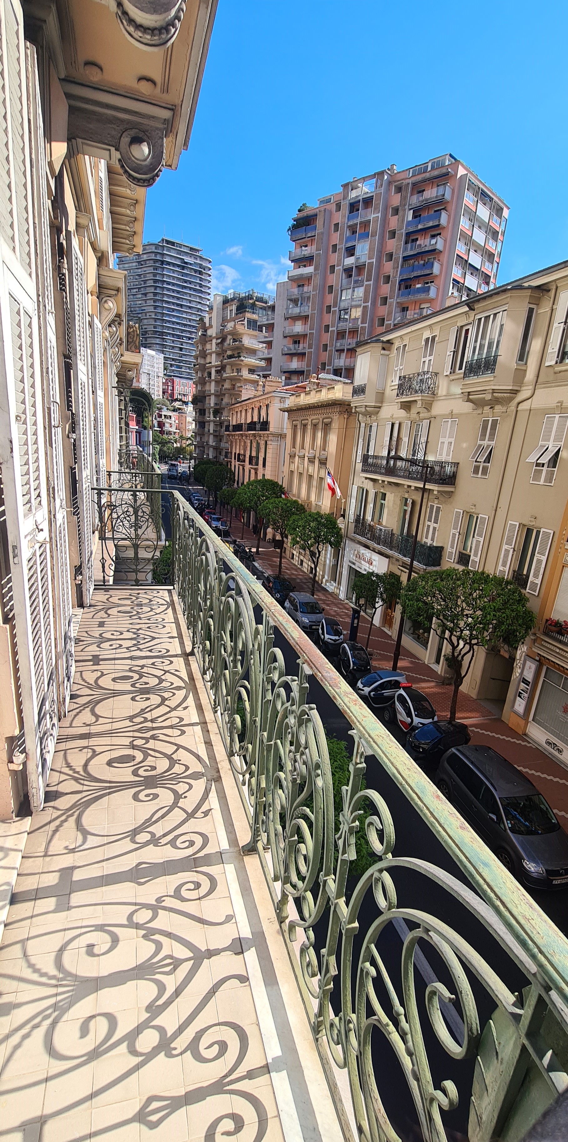 v5Vmy_balcon-sur-rue-1717158562.jpg