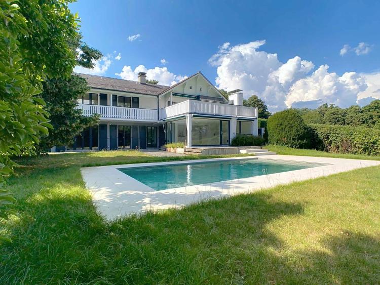 Villa individuelle entièrement rénovée avec piscine