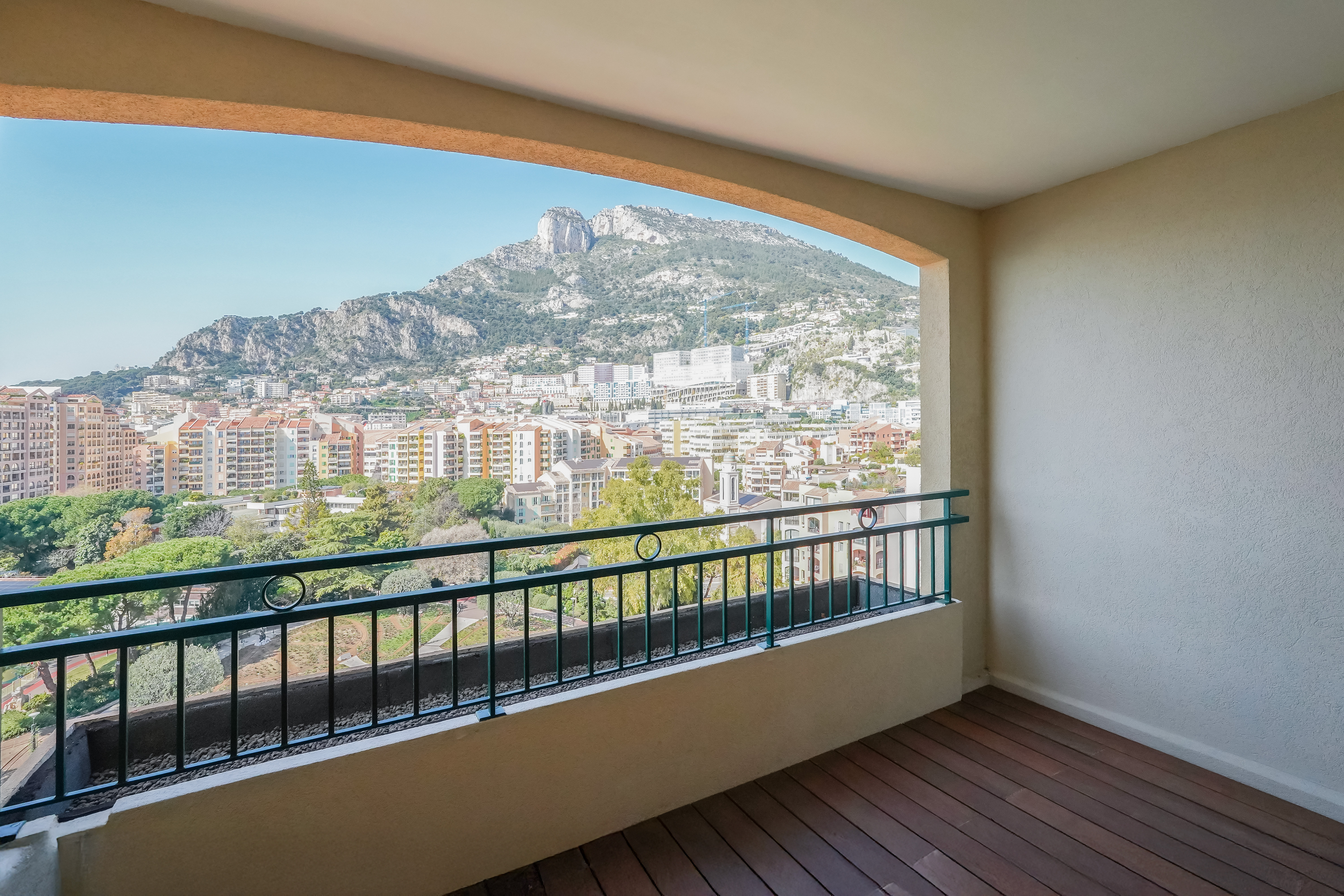 VHEvs_terrasse-sejour-barnes-valeri-agency-monaco-fontvieille-1773994168.jpg