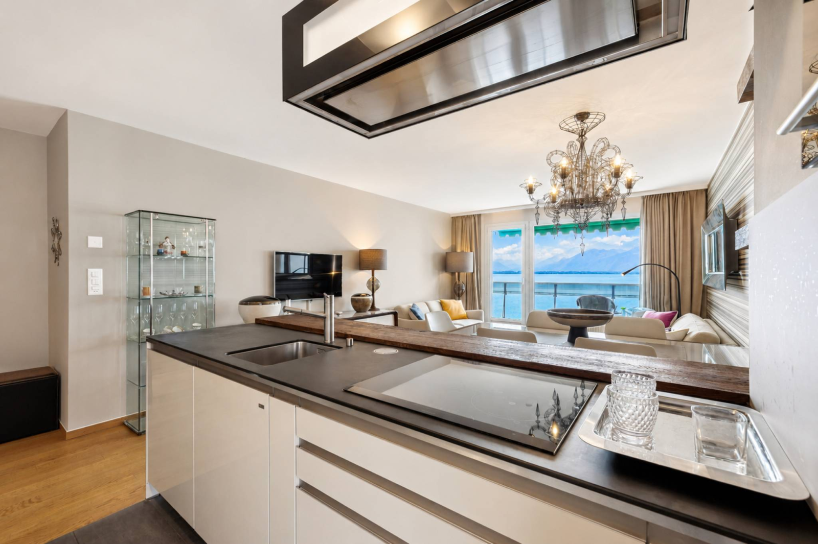BEL APPARTEMENT PROCHE DE TOUTES LES COMMODITÉS.