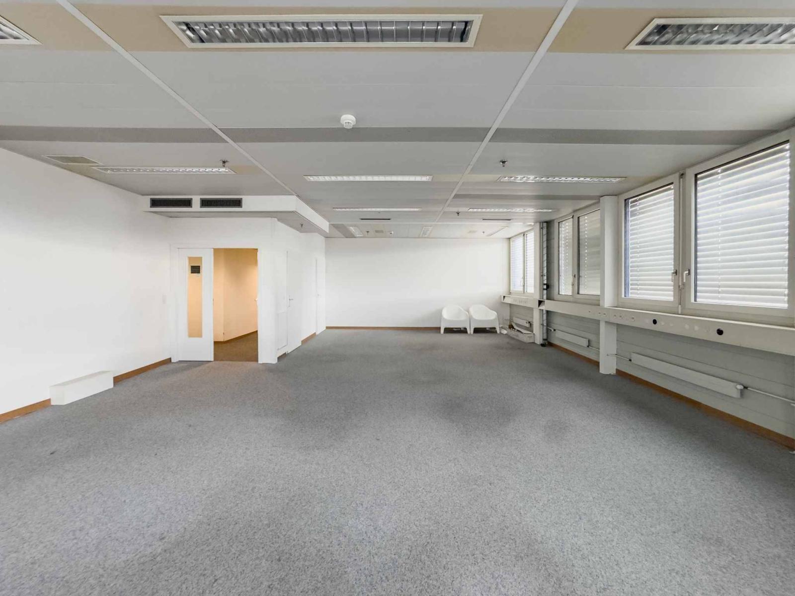 Bureaux lumineux et semi-aménagés à Meyrin